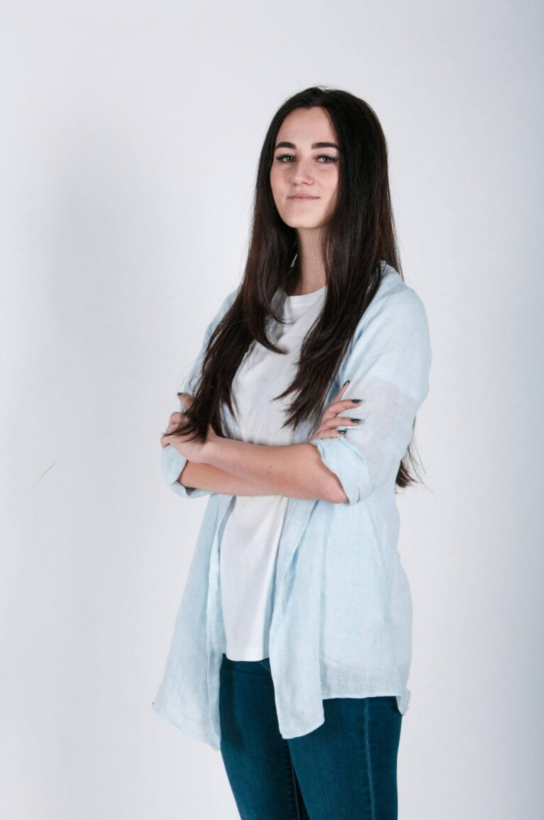 Studiofotografering på en kvinnlig modell.