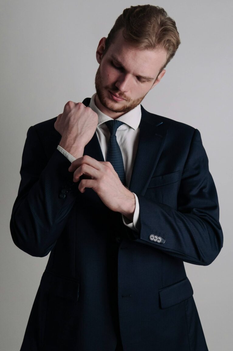 Manlig modell under porträttplåtning.